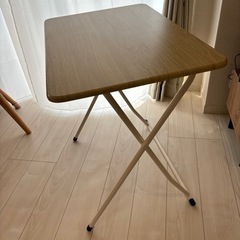 折りたたみパソコンデスクの画像