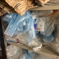プチプチや包装紙投球の画像