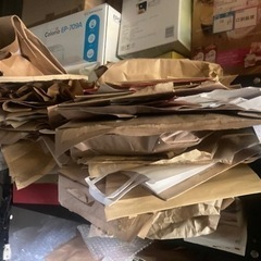 プチプチや包装紙投球の画像