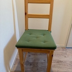 IKEA ダイニングテーブル + 椅子 2脚の画像