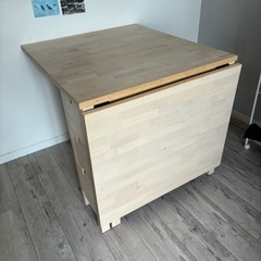 IKEA ダイニングテーブル + 椅子 2脚の画像