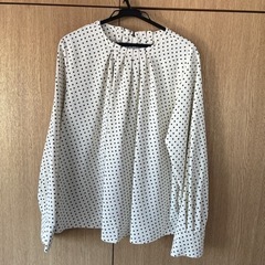 スーツとブラウスの画像