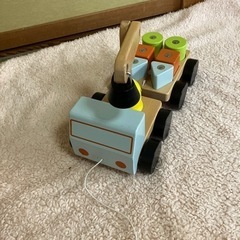 木製クレーン車の画像