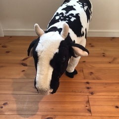 耐荷重80kg 座れるぬいぐるみ　牛　アニマルスツールの画像