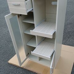 🔴山口市、小型食器棚レンジ台￥16000位⇒￥5500🔴トレー・引出しに金属レール🔴美品の画像