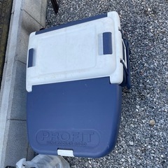 クーラーボックス！テーブル機能つきの画像