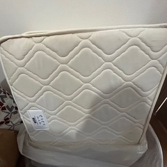 カトージ　ベビーベッド　マットレス付きの画像