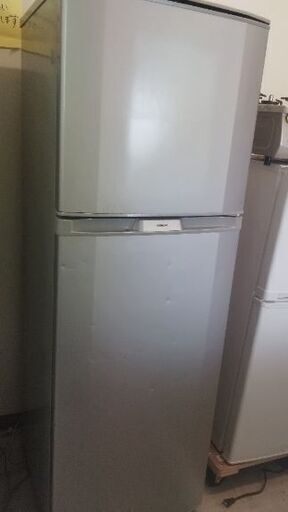 日立 冷蔵庫 230 L 2011年製 別館においてます