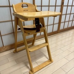 《お話中》子供のハイチェアの画像