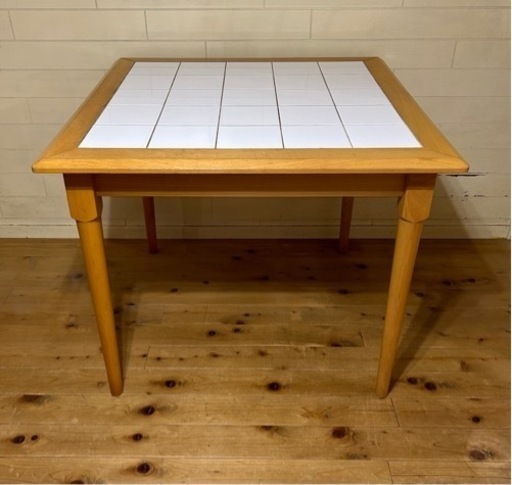 ダイニングテーブル