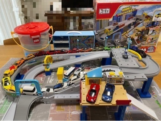 【トミカセット】24台＋高速道路セット＋お片付けバッグなど
