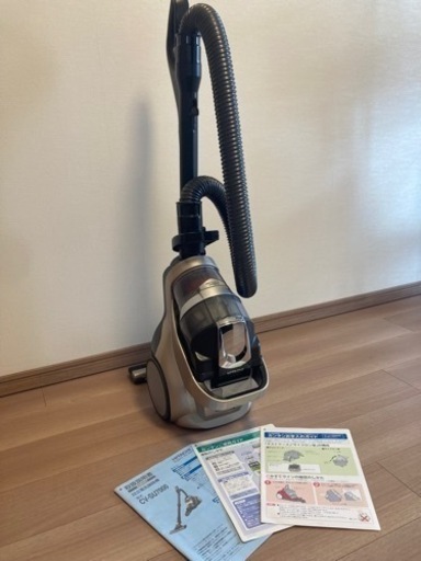 受付終了☑️日立HITACHIサイクロン式クリーナー（CV-SU7000） 2012年製
