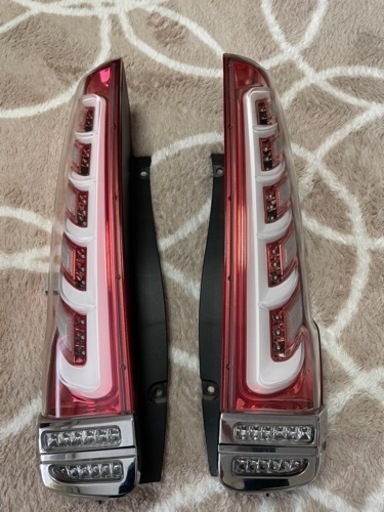 メテオ　メテオテールランプ　80系　ヴォクシー　ノア　エスクァイア