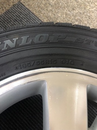 スタッドレスタイヤ　195/65r15 トヨタノア/ヴォクシー
