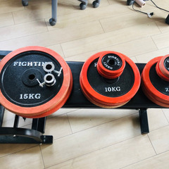 フラットベンチの座面 と Fightingラバーダンベル75kg セット。