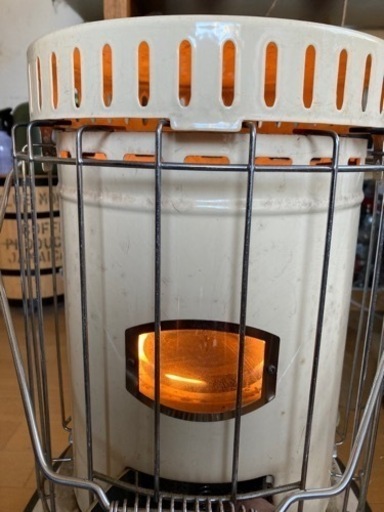 ①電池で着きますコロナストーブ