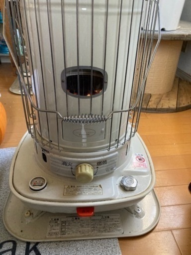 ③コロナストーブ電池でらくらくつきます。