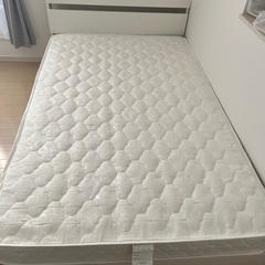 セミダブルベッド　ホワイト　マットレス付きの画像