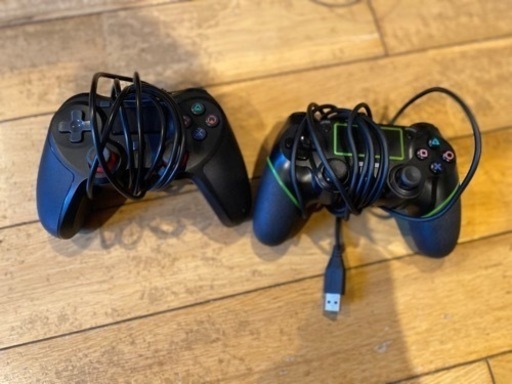 現在商談中！値下！PS4 slim 最終型！箱付き！コントローラー３台、ゲーム２本セットでどうぞ！