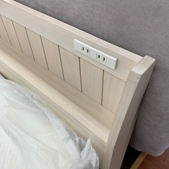 【ニトリ】セミダブルベッドの画像