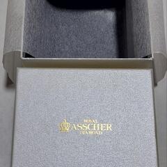 【値下げ】中古リングケース紺　ロイヤルアッシャーダイヤモンドの画像