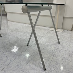 ガラステーブルの画像