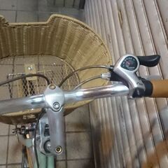 お洒落な街乗り バスケット付【ビアンキ ミニベロ メルロー・シマノ