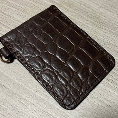 牛革 型押しパスケース 焦茶 定期入れの画像