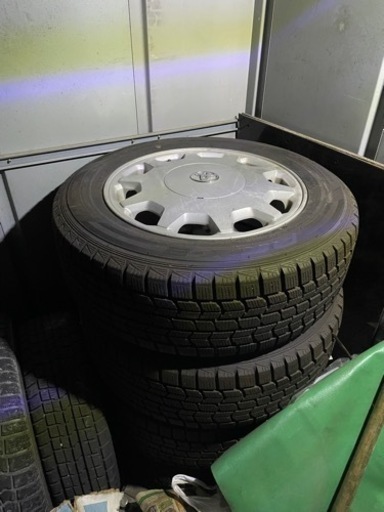 スタッドレスタイヤ　ホイル付き