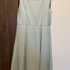 エメラルドグリーン　ワンピースの画像