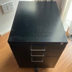 【鍵・キャスター付き】キャビネット(黒色)の画像