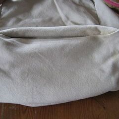 アイボリーベージュの布製リュックサックの画像