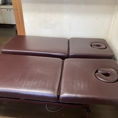 施術用電動昇降機能付きベットの画像