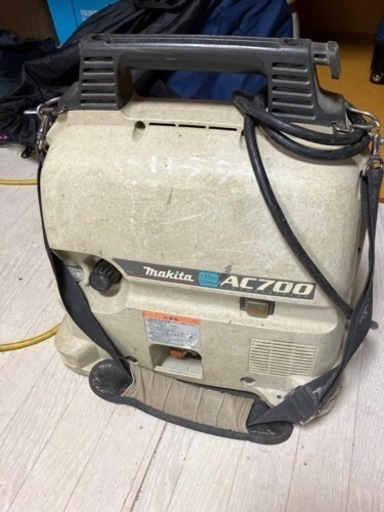 エアコンプレッサ　マキタ　AC700 稼働品