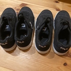 美品　フィラ  キッズ　靴18センチ　双子　２足セットの画像