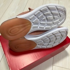 NIKE AIR MAX AXIS スニーカー　レディース　未使用に近いの画像
