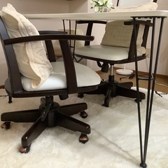 ☆お取り引き決まりました☆最終価格です‼︎使用4ヶ月ほどの足がオシャレなダイニングテーブル　陳列台などにも◎の画像