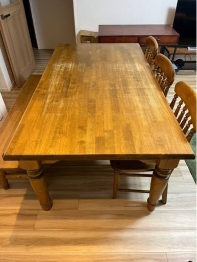 ダイニングテーブル　チェア