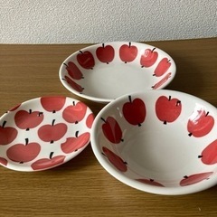 林檎柄フィンレイソンのお皿のセット(ほぼ未使用)