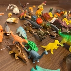アニア5体含む約80体ほどの恐竜フィギュアの画像