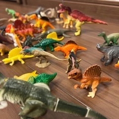 アニア5体含む約80体ほどの恐竜フィギュアの画像