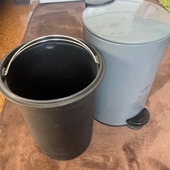 ゴミ箱　ペダル式　グレー　円筒の画像
