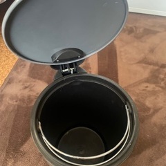 ゴミ箱　ペダル式　グレー　円筒の画像
