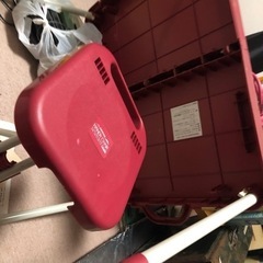 折りたたみ式テーブル、チェアの画像