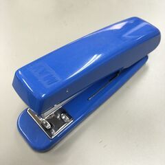 <値下げしました>　max中型ハンディホッチキスHD-35　針も...