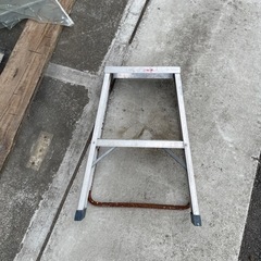 脚立小