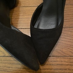 ブラック パンプスの画像