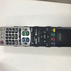 取引場所　南観音　O2402-517 SHARP 32インチ液晶テレビ　2012年製　LC-32H7 リモコン　説明書あり　視聴動作確認済み　汚れ　キズありの画像
