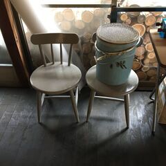 椅子2脚 オブジェでも実用でもの画像