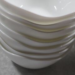 白い中鉢１３個、１３ｘ１３ｘ５，５の画像